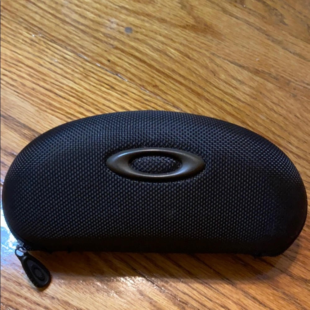 OAKLEY EYE GLASS CASE